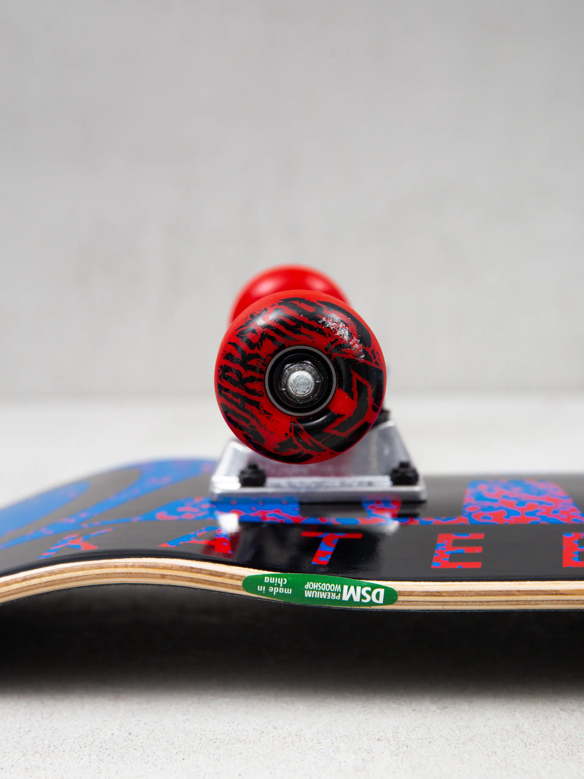 Darkstar Wordmark Skateboard (red/blue)