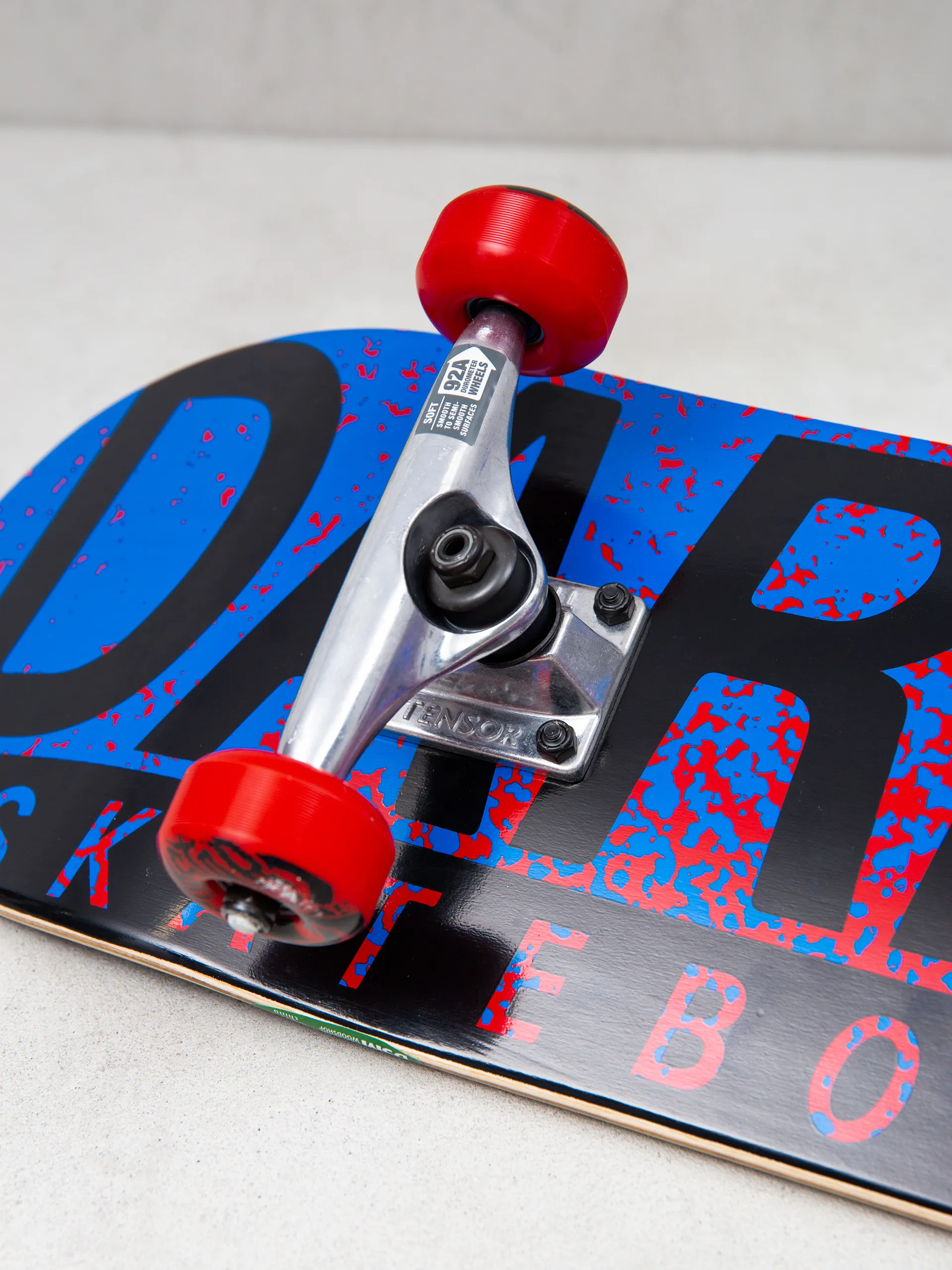 Darkstar Wordmark Skateboard (red/blue)