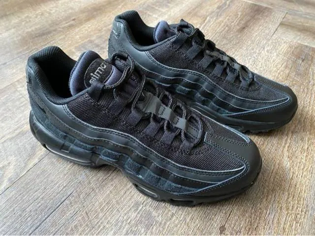 Nike Air Max 95 Essential Mens Size 6 Womens 7.5 Triple Blac