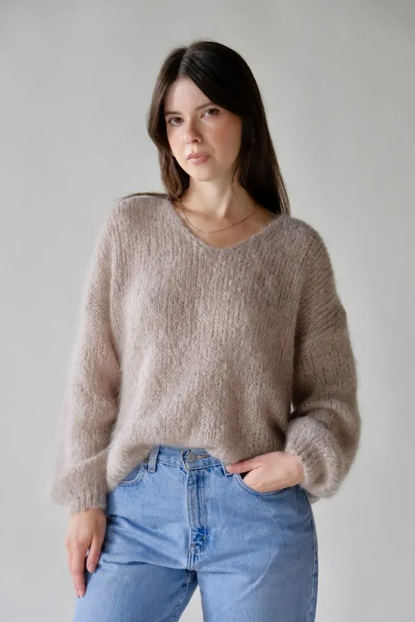 V-Neck Pullover - Dark Beige